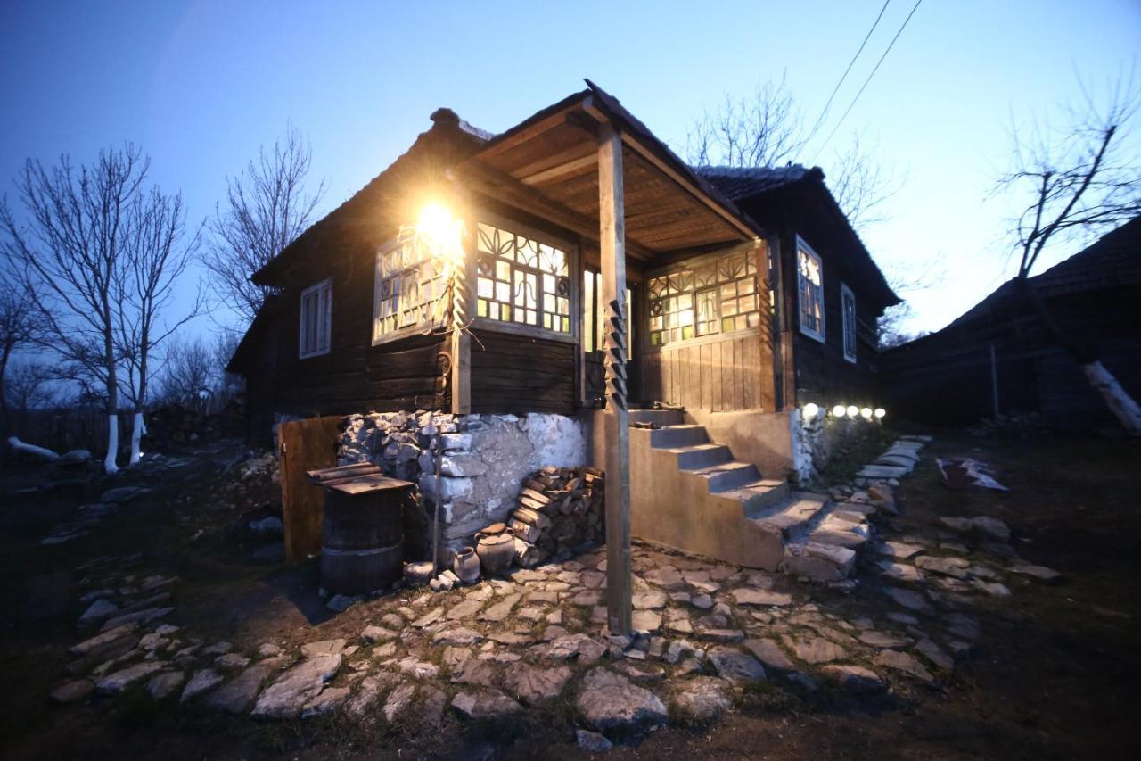 Casa Padureana - Log House From 1860 Hébergement de vacances