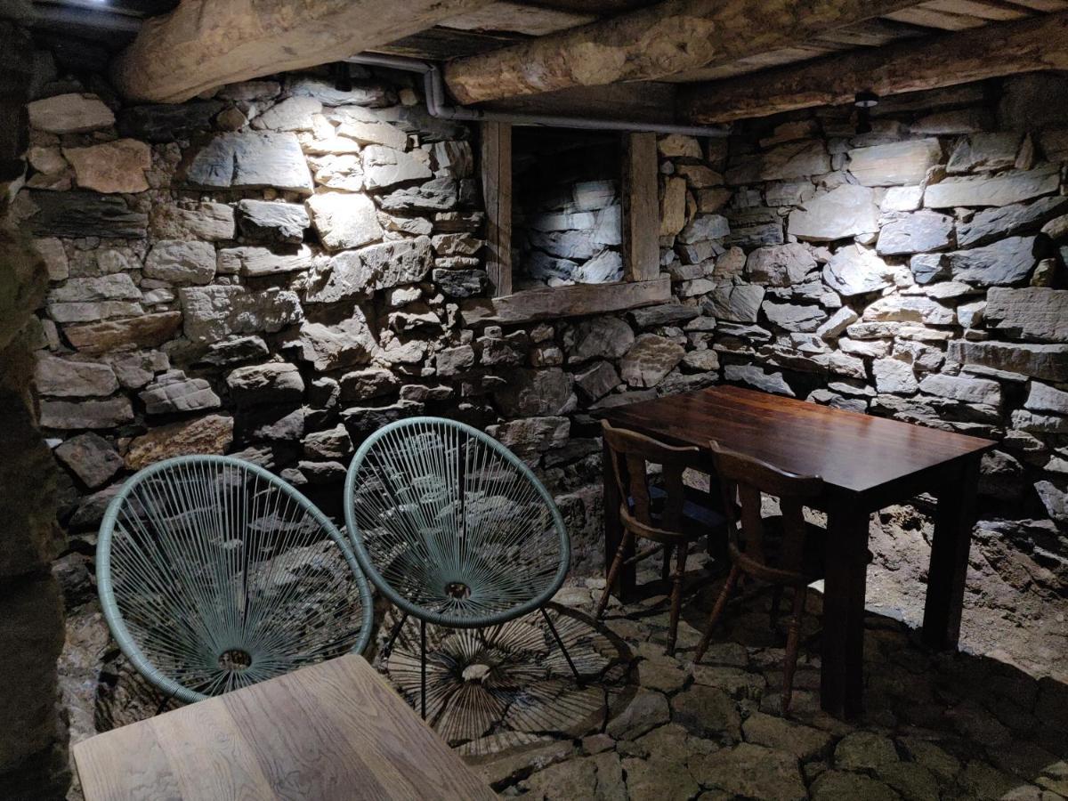 Hébergement de vacances Casa Padureana - Log House From 1860 *